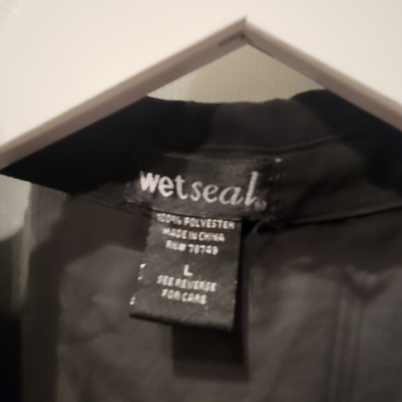 🎉SALE 5 for $15🎉 Black Wetseal sheer vest. Size large - Picture 2 of 3